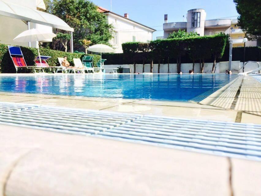Hotel Boston Alba Adriatica Exterior foto