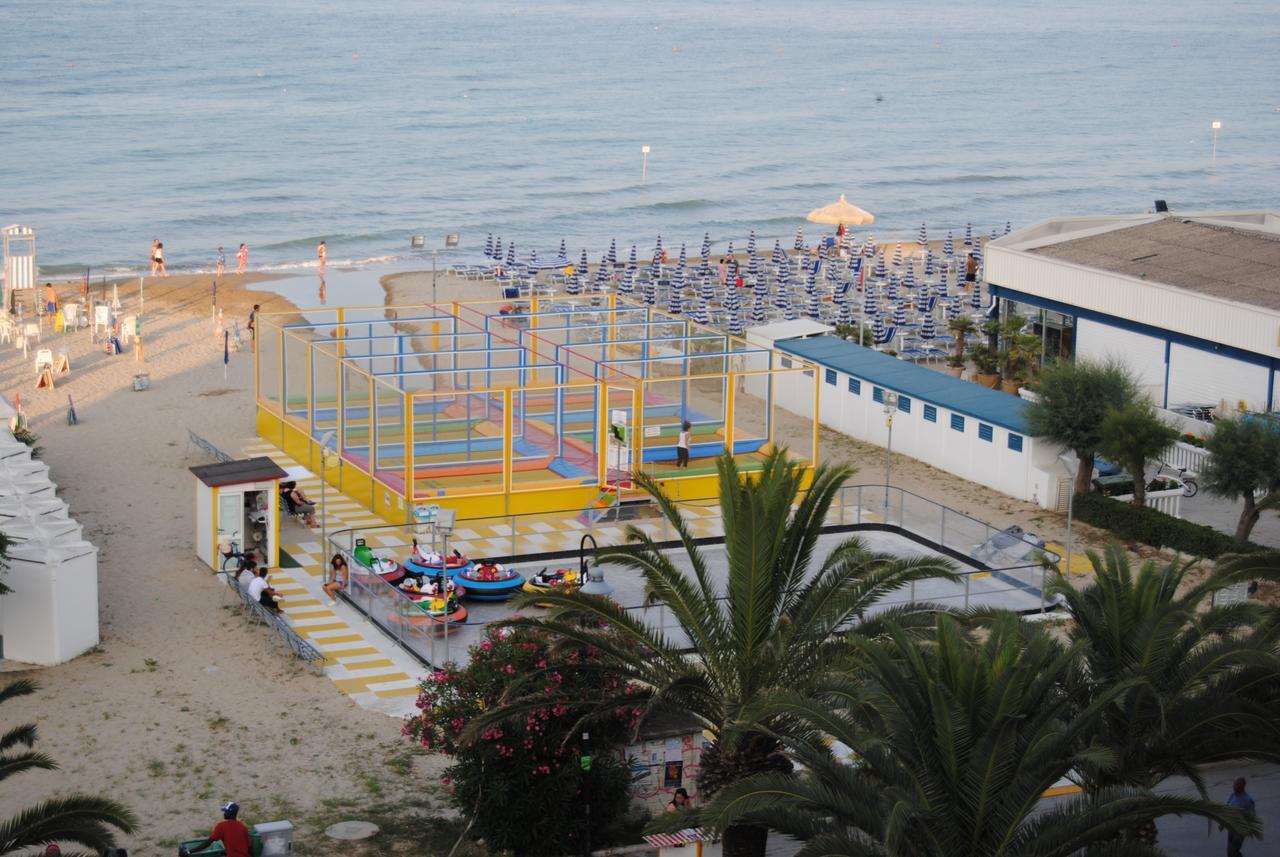 Hotel Boston Alba Adriatica Exterior foto