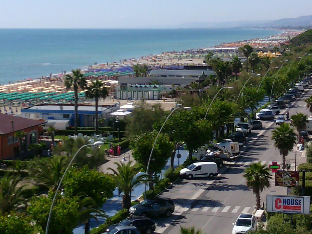 Hotel Boston Alba Adriatica Exterior foto