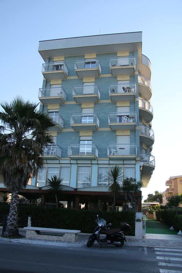 Hotel Boston Alba Adriatica Exterior foto