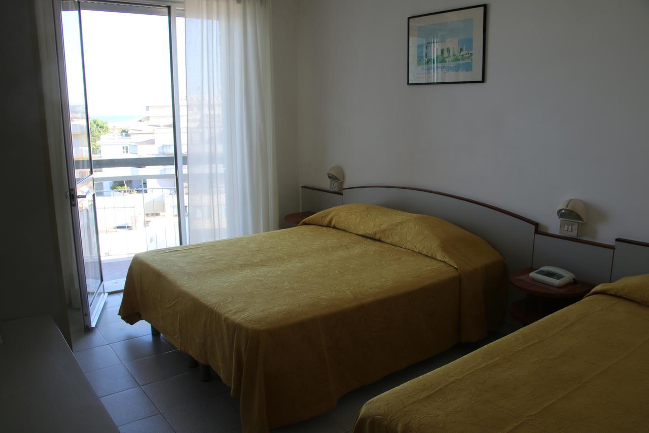 Hotel Boston Alba Adriatica Exterior foto